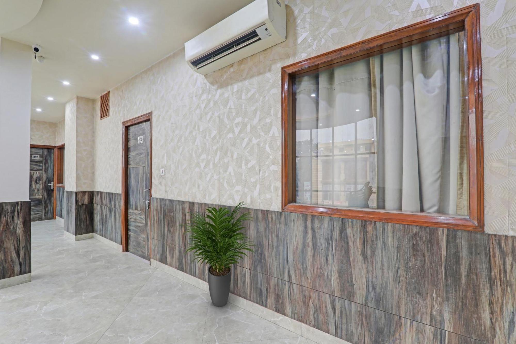 Townhouse 1150 Hotel Dayal Palace Chinhat Екстериор снимка