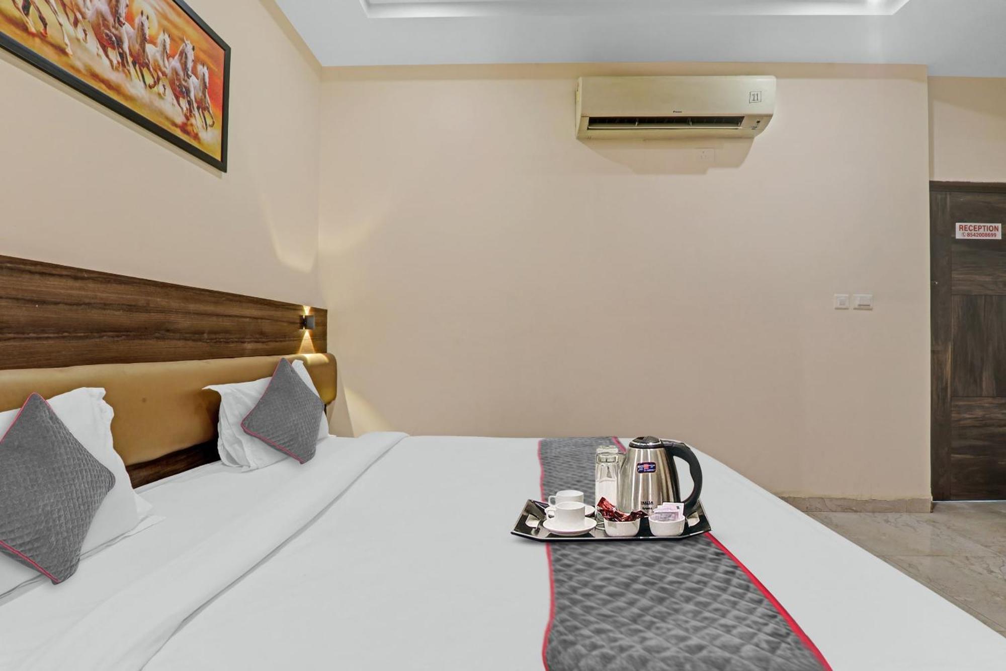 Townhouse 1150 Hotel Dayal Palace Chinhat Екстериор снимка