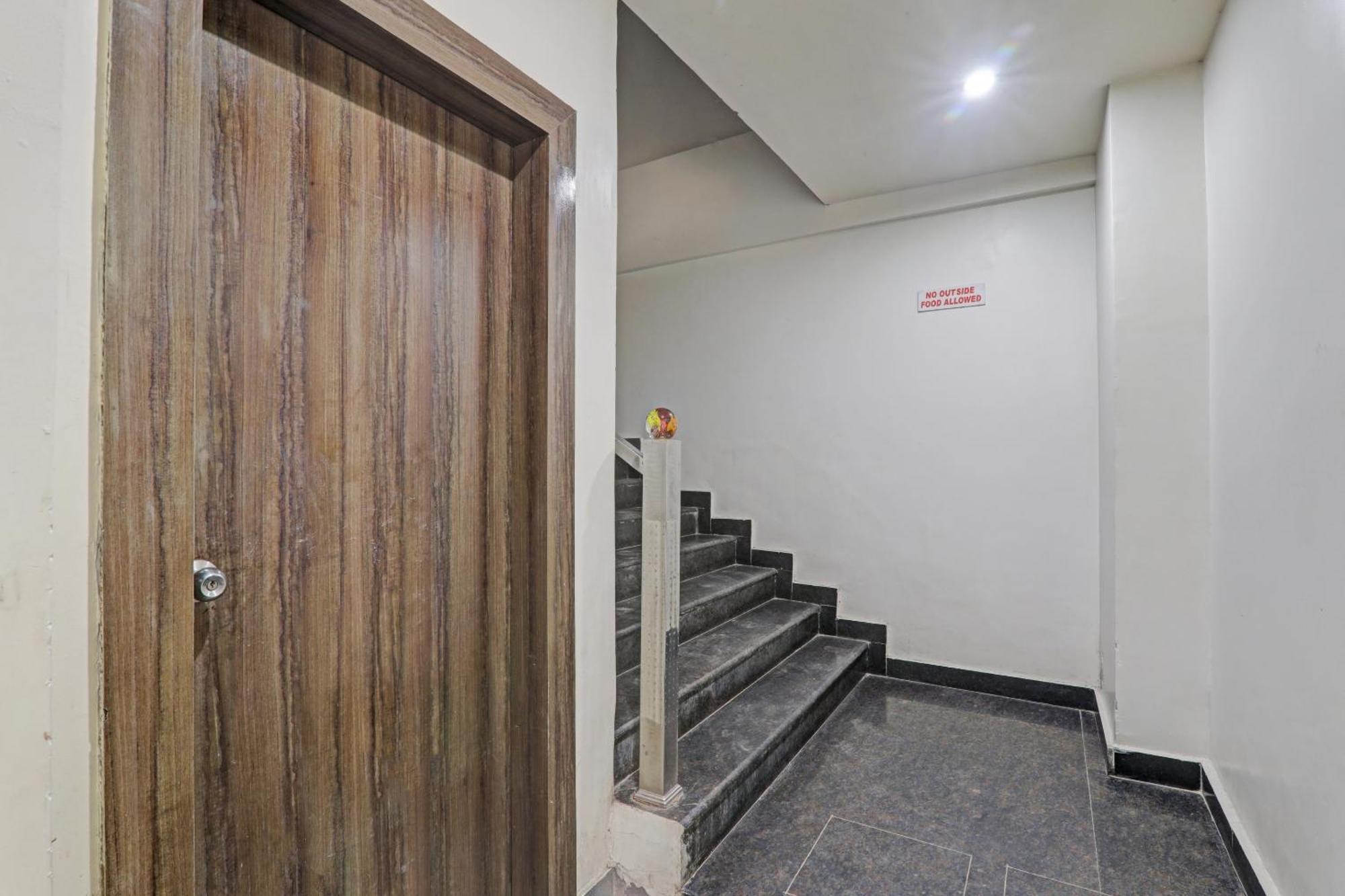 Townhouse 1150 Hotel Dayal Palace Chinhat Екстериор снимка