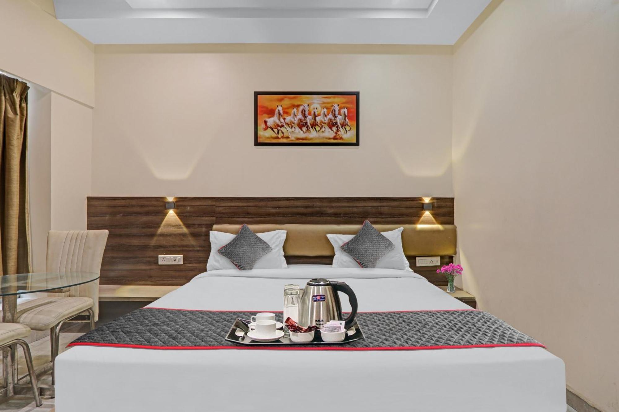 Townhouse 1150 Hotel Dayal Palace Chinhat Екстериор снимка