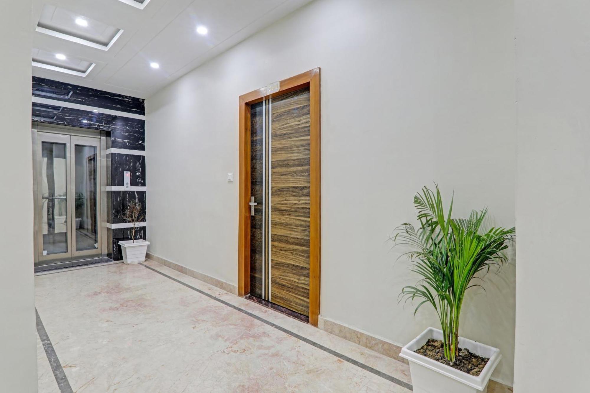 Townhouse 1150 Hotel Dayal Palace Chinhat Екстериор снимка